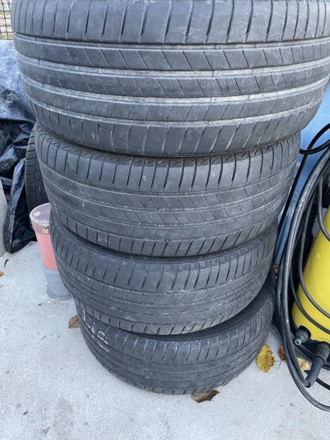 Bridgestone 225/45R17 nyri garnitra 