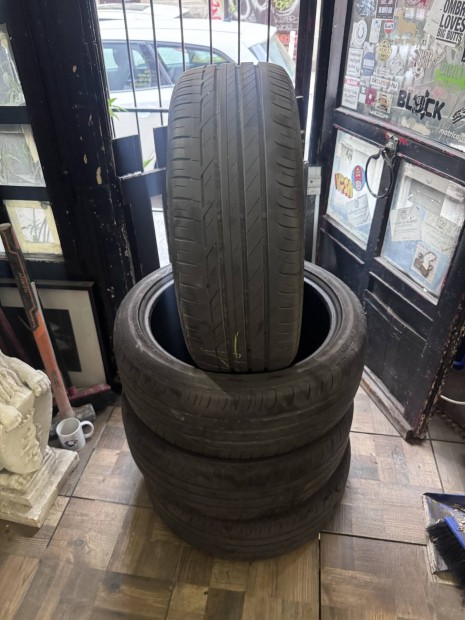 Bridgestone 225/45R19 gumiszett egybe