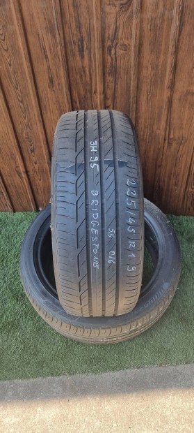 Bridgestone 225/45 R19 6mm 2016-os Nyri Gumiabroncs 2db #95