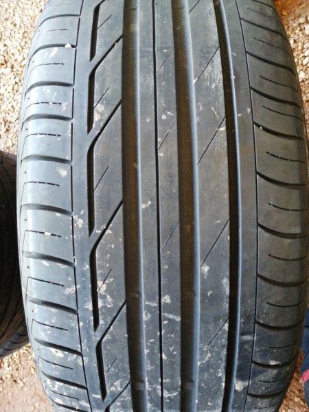 Bridgestone 225/50R18 T001 5.5mm DOT16 használt gumi HG8703 nyári