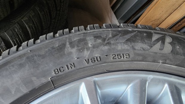 Bridgestone 225/50 R18 Blizzak LM005 téli gumi