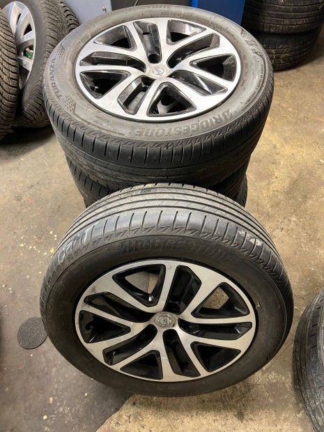 Bridgestone 225/55 R17 | DOT 3319