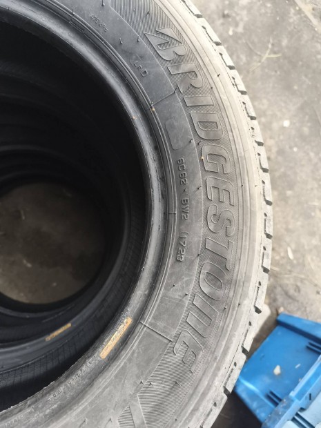 Bridgestone 225/65R16 C nyri abroncs 