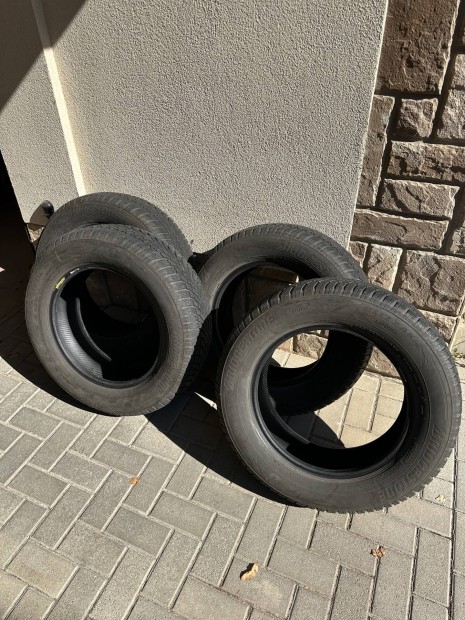 Bridgestone 225/65R17 téli gumi szett eladó