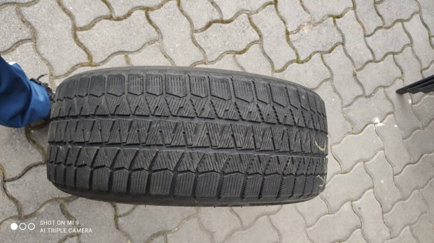 Bridgestone 235/35 R19 Tligumi 