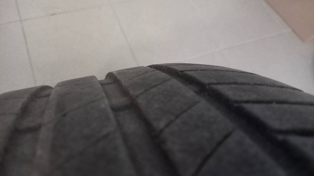 Bridgestone 245x45 R18 Nyári gumik 2db
