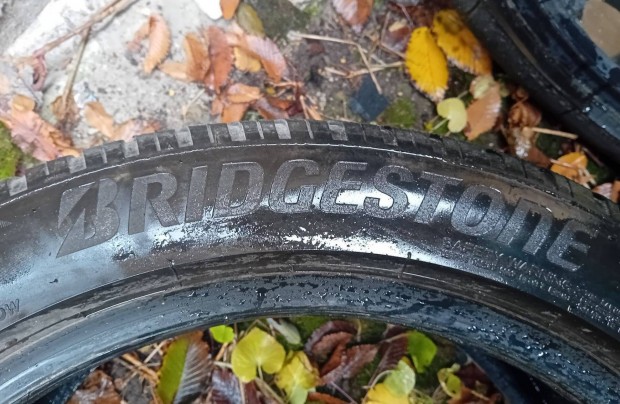 Bridgestone 255/45R19 104V tli gumi 2 db egyben