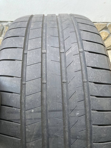 Bridgestone 285/35 R22 használt gumi