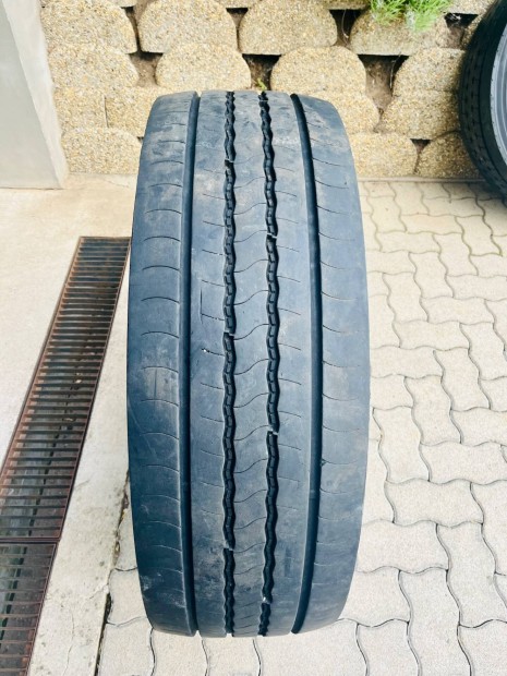 Bridgestone 315/70R22.5 kormányzott teherautó kerék gumi