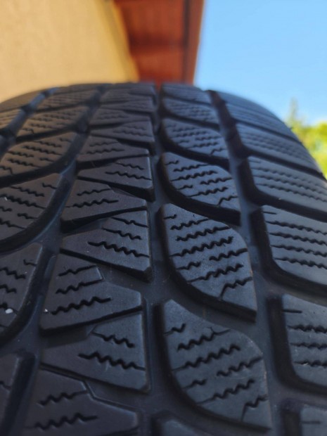 Bridgestone 4X4 SUV tli gumi