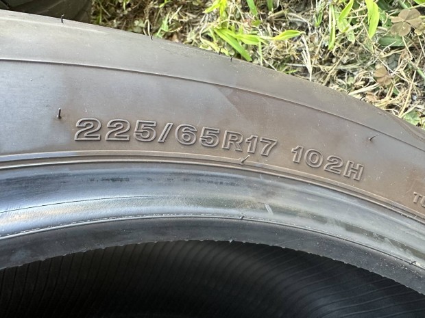 Bridgestone Alenza 225/65 R17 102H