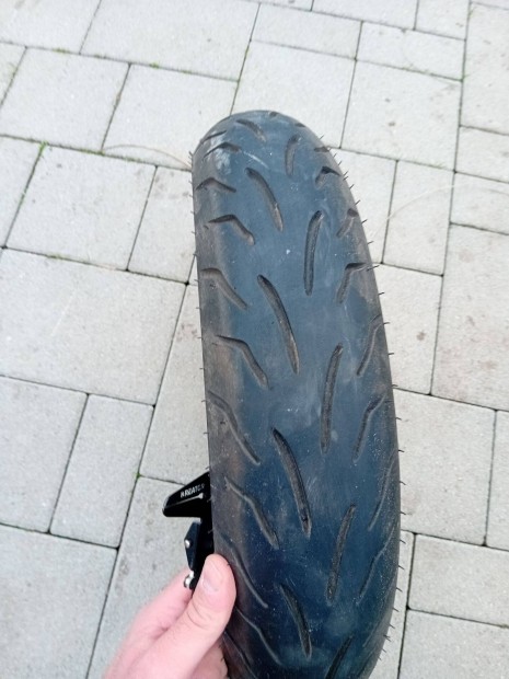 Bridgestone Battlax 110/80 R14 és Mitas Touring Force 90/80 R 16 robog