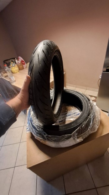 Bridgestone Battlax S22