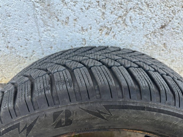 Bridgestone Blizzak 205/55 R16 elad