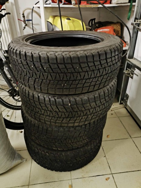 Bridgestone Blizzak 225/60/17 tligumi