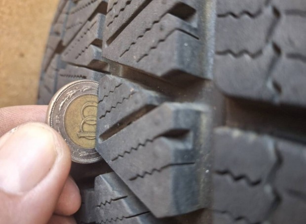 Bridgestone Blizzak DM.V3 tli gumi, 215/65 R16