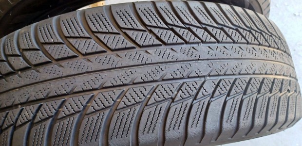 Bridgestone Blizzak LM001 215/65 R17 tli gumik 2db