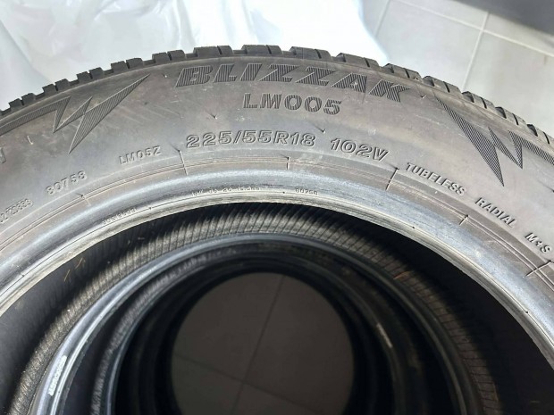 Bridgestone Blizzak LM005 225/55 R18 t�li gumi szett