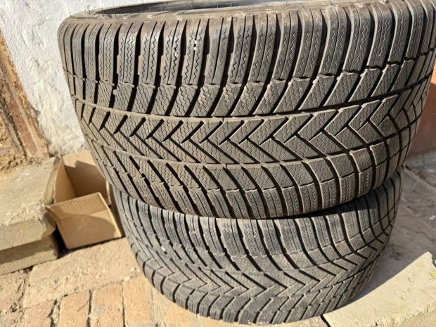 Bridgestone Blizzak LM005 275/40 R18