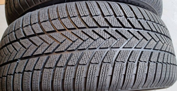 Bridgestone Blizzak LM005 275/50 R20 téli gumik 2db.8mm