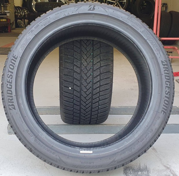 Bridgestone Blizzak LM-005 245/40 R18 tli gumi 2db /T252