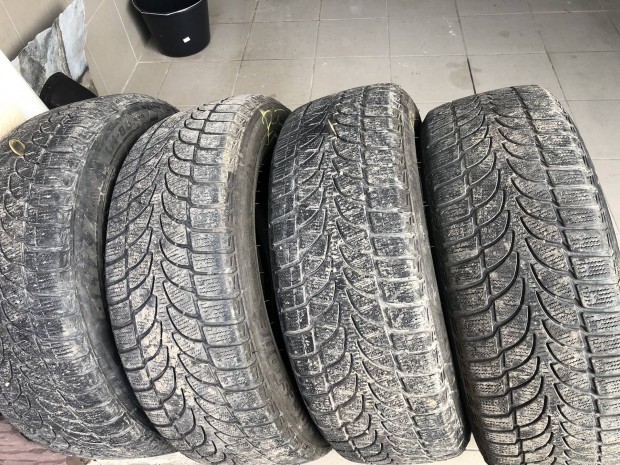 Bridgestone Blizzak LM-80 215/60 R17 tli gumi garnitra elad