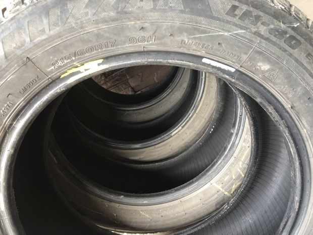 Bridgestone Blizzak LM-80 tli gumi garnitra elad 