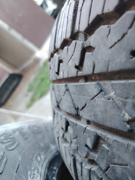Bridgestone Dueler 265/65 R17 gumiabroncs