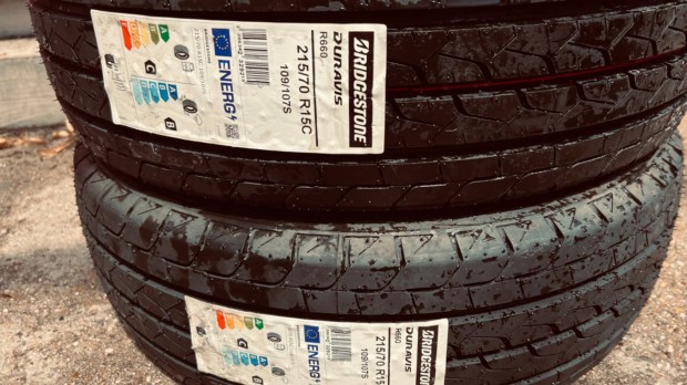 Bridgestone Duravis 215/70 R15C teheraut gumi 2db j!