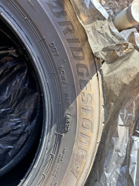 Bridgestone Nyri gumi 195/60/16. 4db