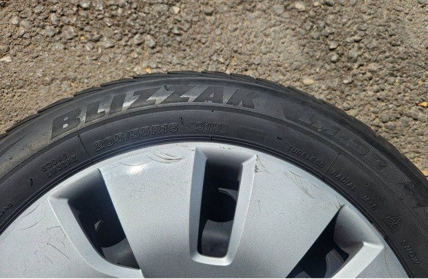 Bridgestone Tlikerk szett, Audi dsztrcsval