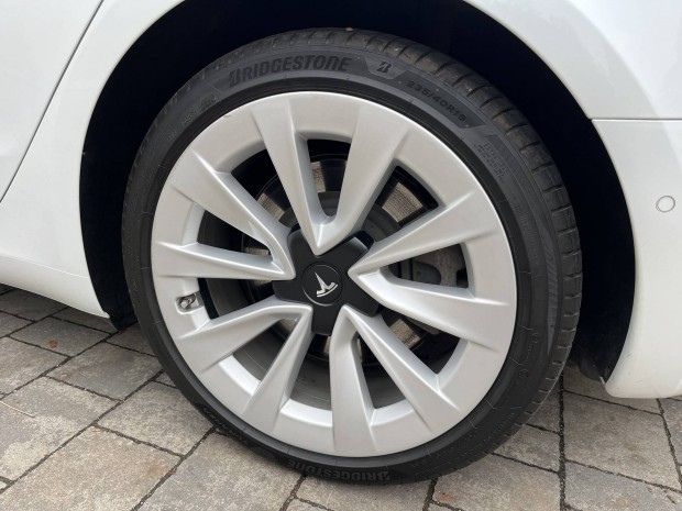 Bridgestone Turanza 6 Enliten XL 235/40 R19 96Y Tesla nyri gumi