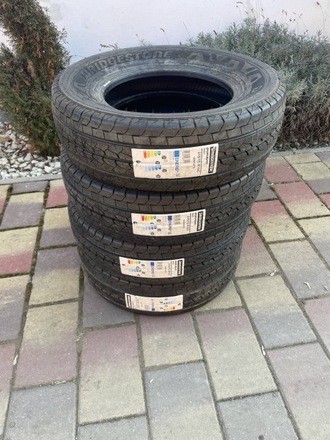 Bridgestone duravis 215 70r15c