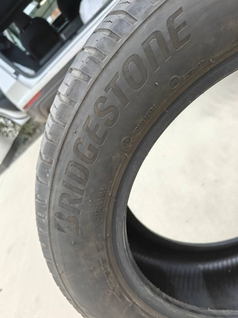 Bridgestone négyévszakos 235/55 R17