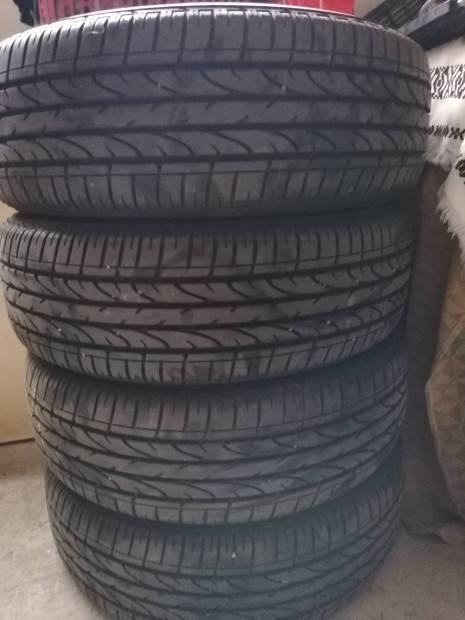 Bridgestone nyrigumik 215 60R17 j llapotban eladk. 