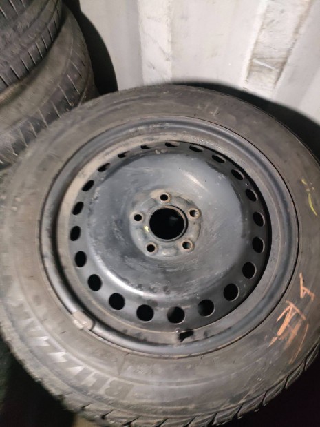 Bridgestone téligumi Ford Focus acélfelnin 5x108