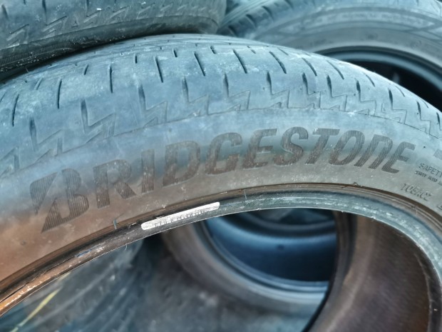 Bridstone 215 /45 r18 nyri gumik