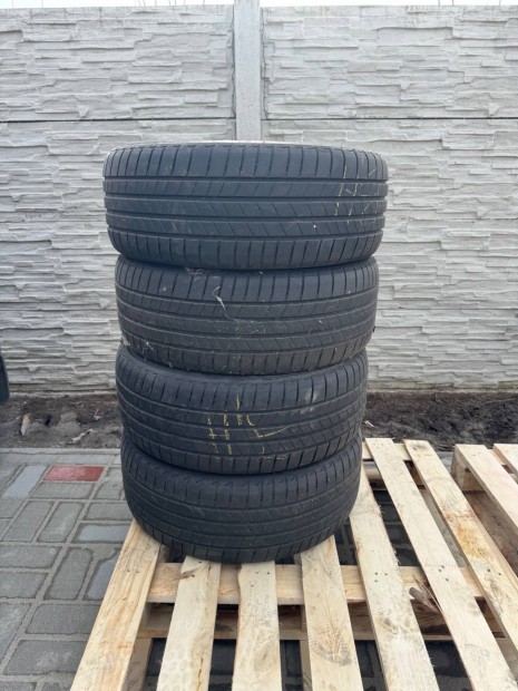 Brigestone 225/ 45 R18 DOT: 2022/31