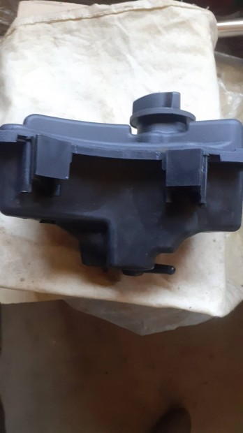 Briggs tank új!