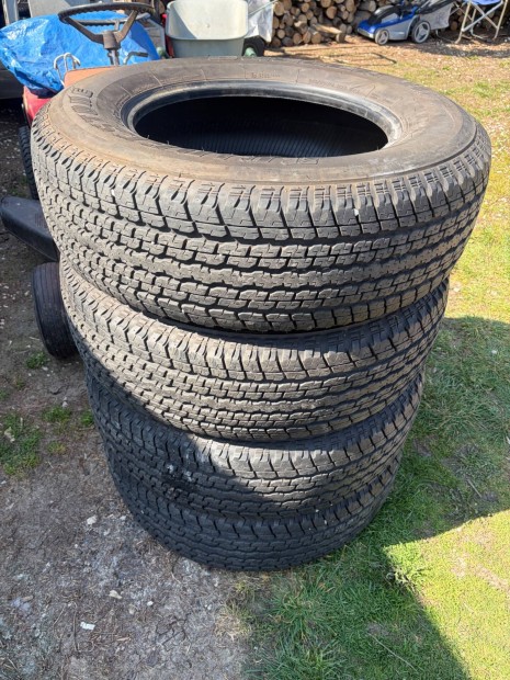 Brindgestone n�gy �vszakos gumi 255 70 R18