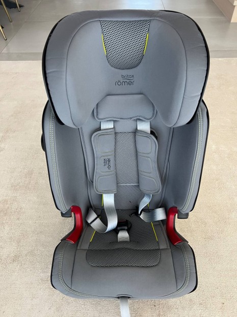Britax Römer Advansafix IV R (9-36 kg) gyerekülés