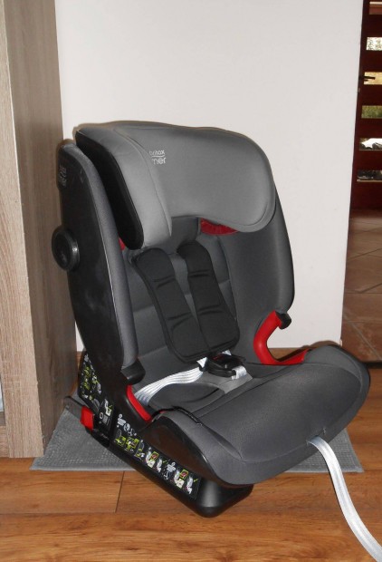 Britax Rmer Advansafix IV R isofix gyerekls 9-36 kg