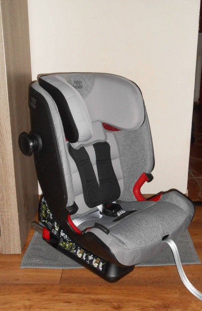 Britax Rmer Advansafix IV R isofix gyerekls 9-36 kg