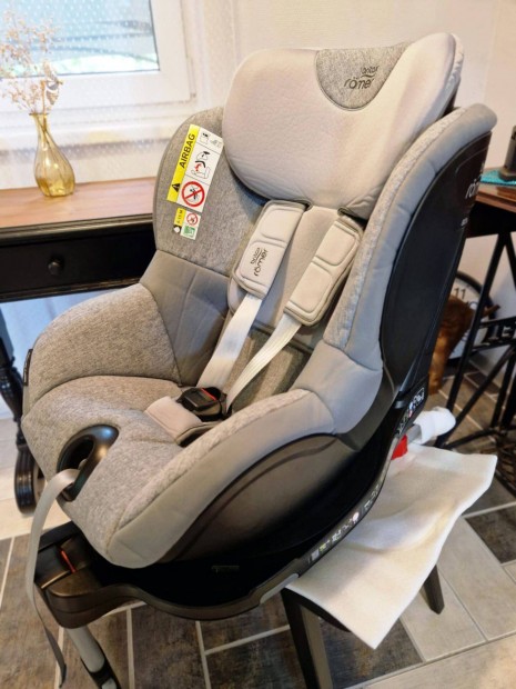 Britax Römer Dualfix M i-Size Isofix Gyerekülés