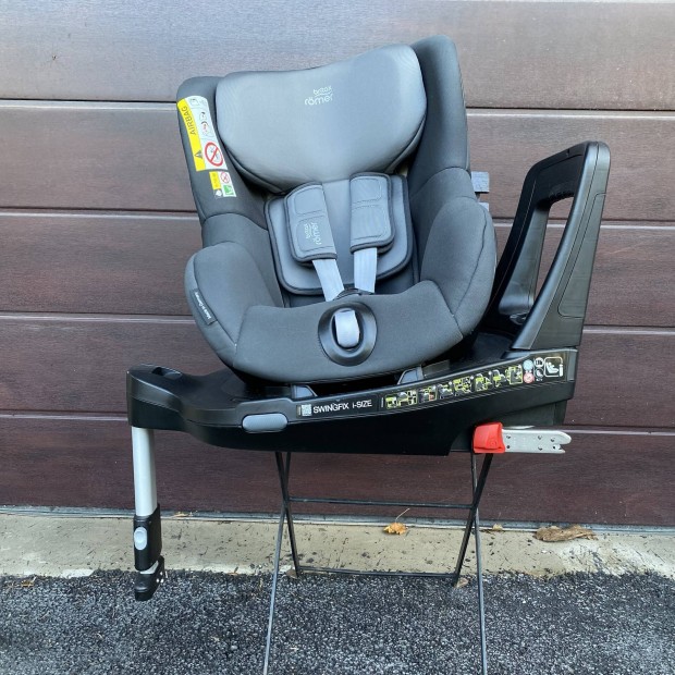 Britax Römer Dualfix M i-Size forgatható gyerekülés