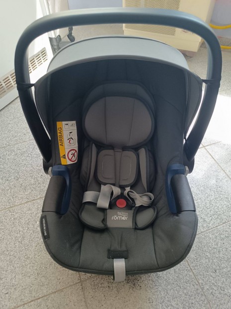 Britax Rmer I-Size babahordoz jszltt szktvel