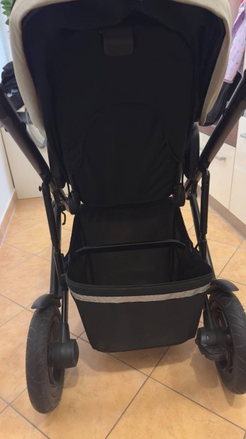 Britax Römer Smile 3 babakocsi kifogástalan állapotban, teljes szett