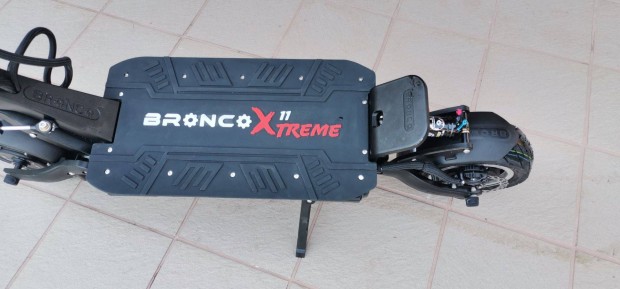 Bronco Xtreme 11 új 0km futott elektromos roller eladó