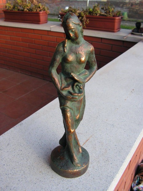 Bronz szobor, ni - teljes nagysg s szigns. 40 cm. magas