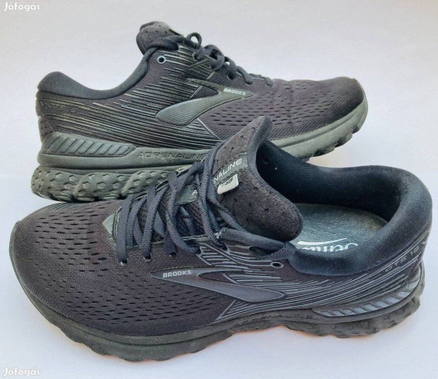 Brooks 40,5-es fekete extra knyelmes futcip